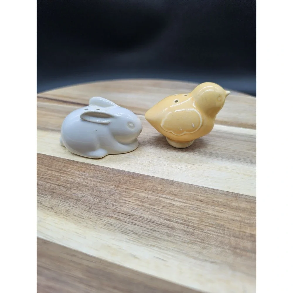 Vintage Hallmark Bunny & Chick‎ Salt & Pepper Shakers 2.5